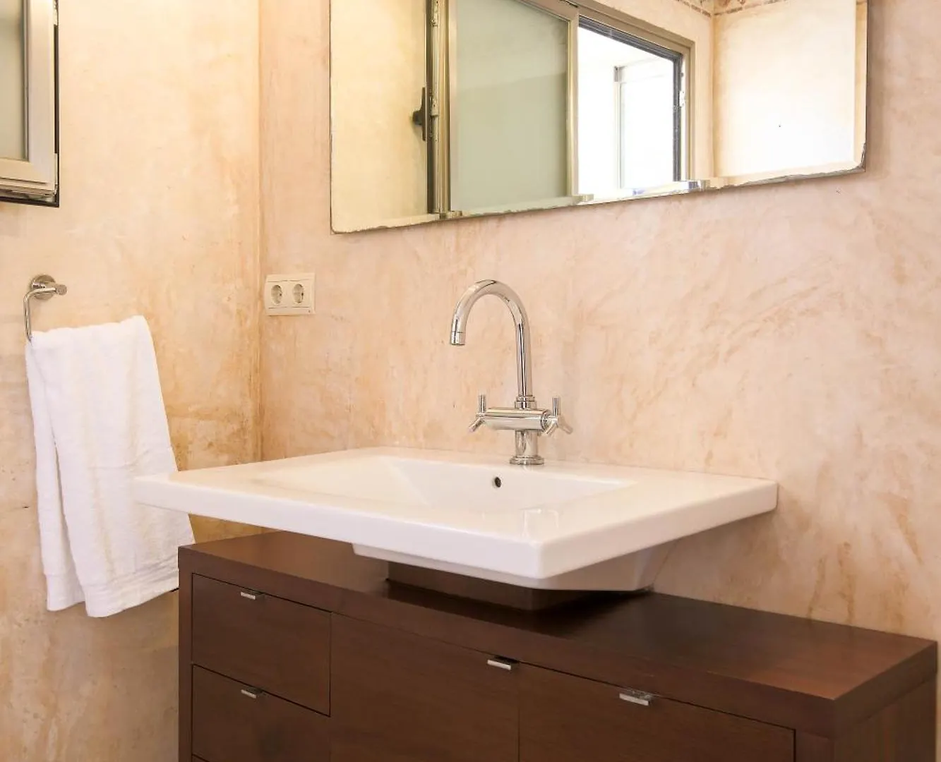 Private Apartment In Villa Cala Llonga