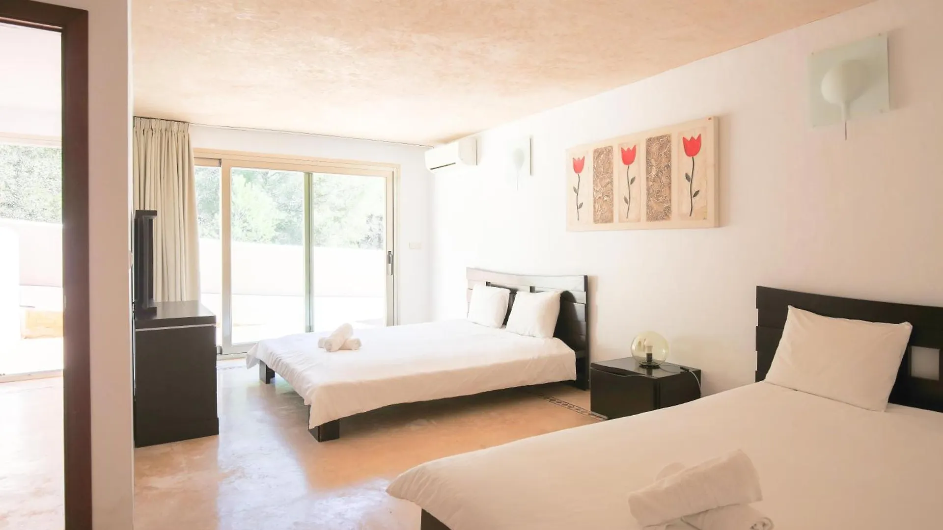 Private Apartment In Villa Cala Llonga
